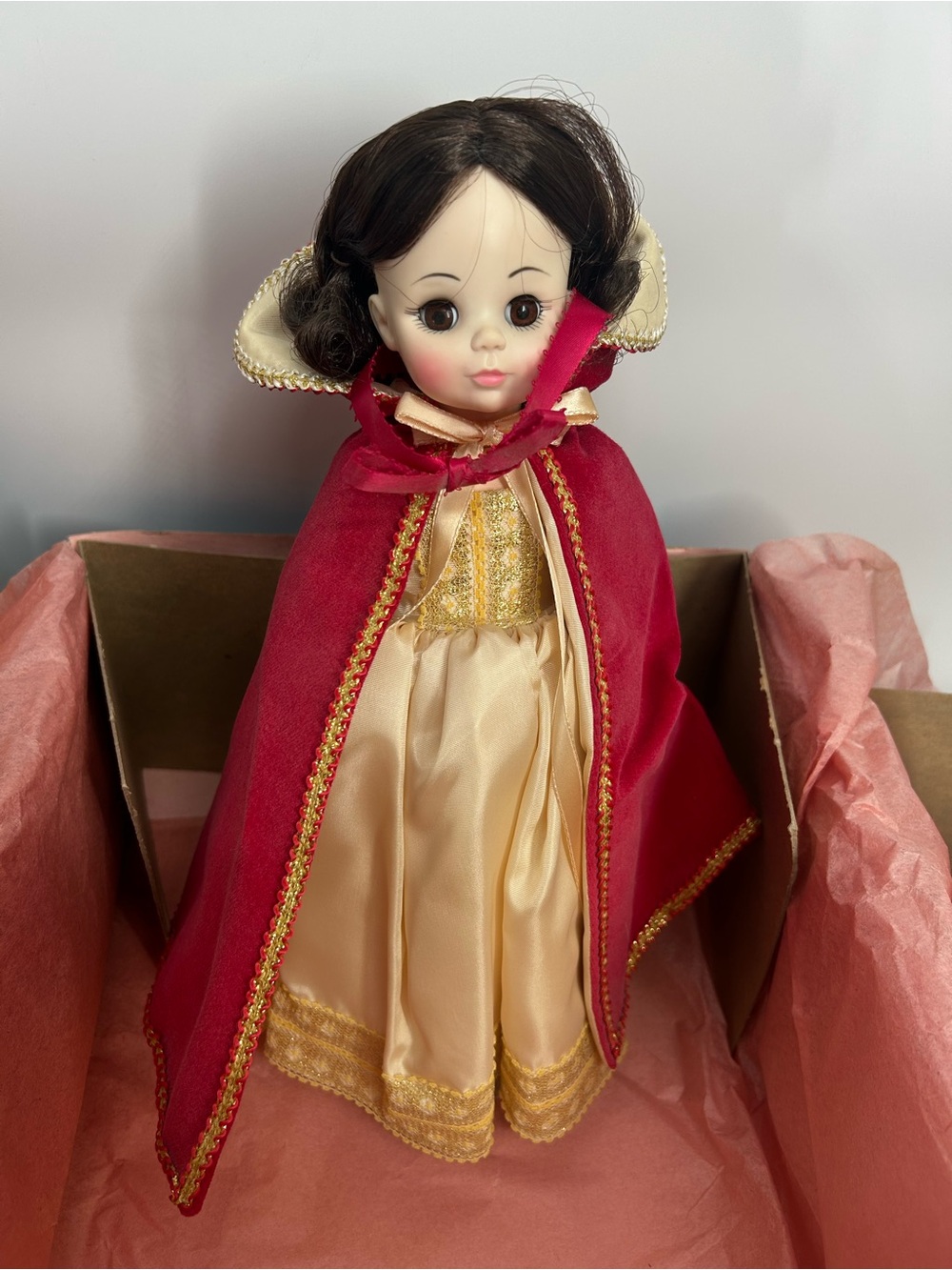 Vtg Madame Alexander Disney Snow White Doll Red Cape #1556 & Box 13”